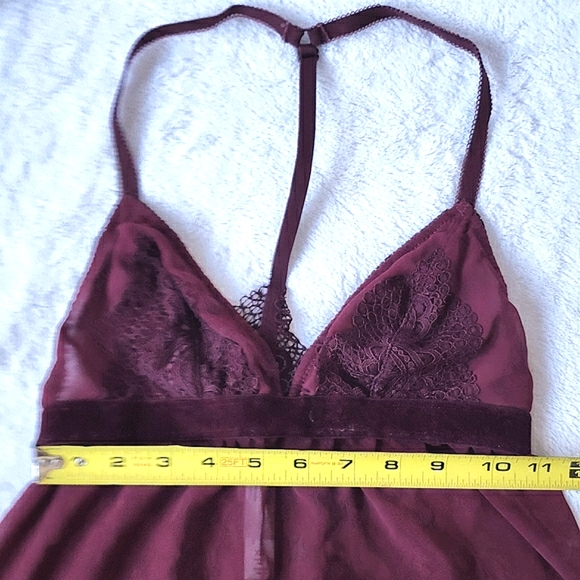 Lingerie - Picture 3 of 9